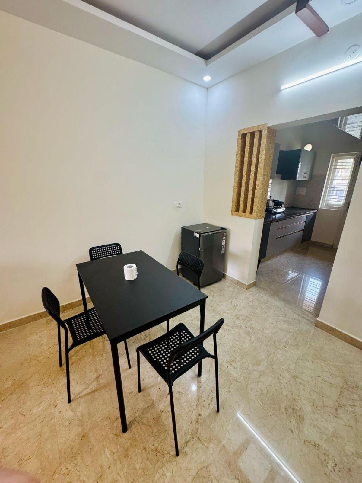 V3R Residency Apartment *